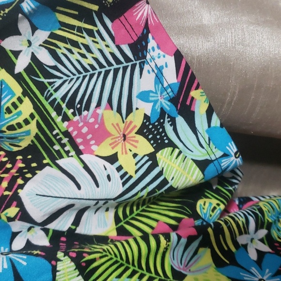 Secret Treasures. Tropical Tunic; Butter Soft; Pockets. Size L/XL EUC - Picture 4 of 12